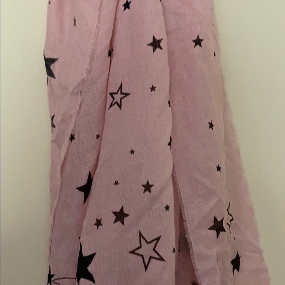 NWT Victoria’s Secret pink scarf 🧣 - Picture 3 of 11